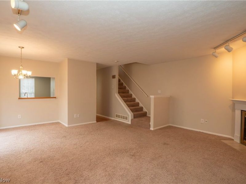 8010 Amberly Circle NW, North Canton, OH 44720 Photo 4