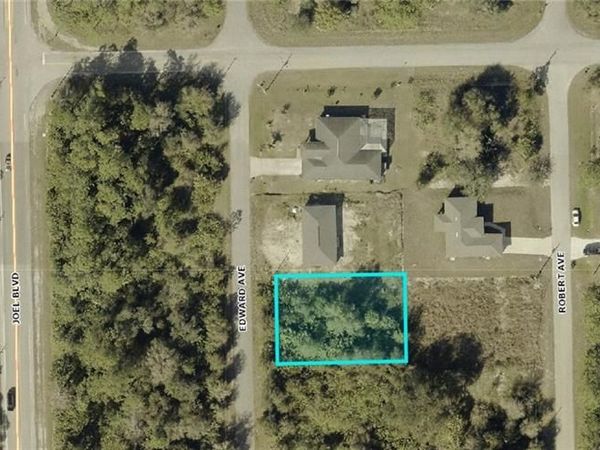 2020 Edward AVE, ALVA, FL 33920