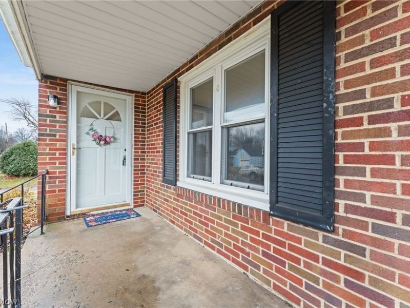 959 9th Street NE, Massillon, OH 44646 Photo 2