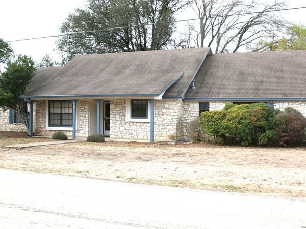 802 Athens, Castroville, TX 78009