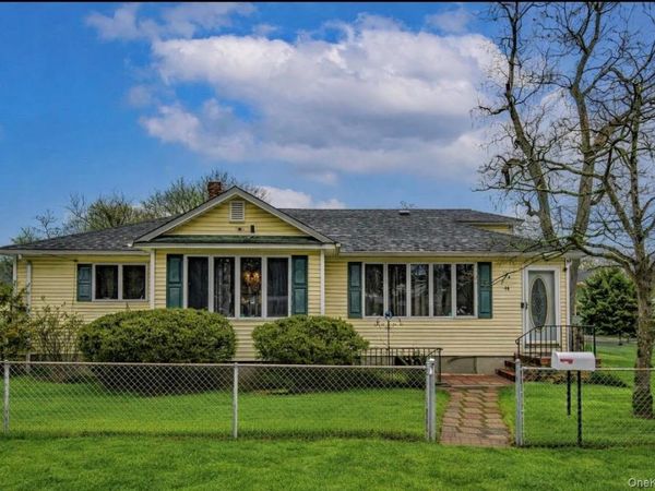 36 E 12th Street , Huntington Station, NY 11746