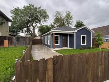 1005 E Tucker Street, Fort Worth, TX 76104