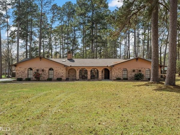 6831 North Park Lane, Shreveport, LA 71107