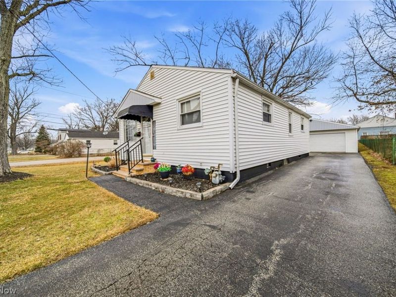 1223 E 354th Street, Eastlake, OH 44095 Photo 2