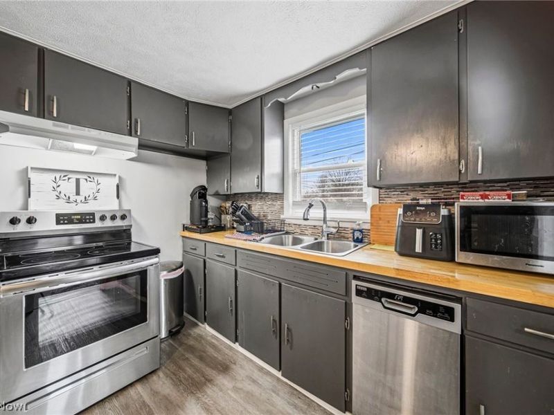 1223 E 354th Street, Eastlake, OH 44095 Photo 8