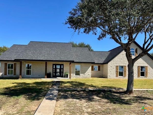 1284 County Road 335 , Shiner, TX 77984