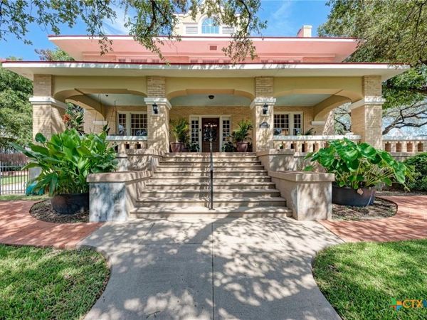 401 W 4th Street , Lampasas, TX 76550