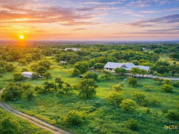 232 Crooked Oak Lane, Round Mountain, TX 78663