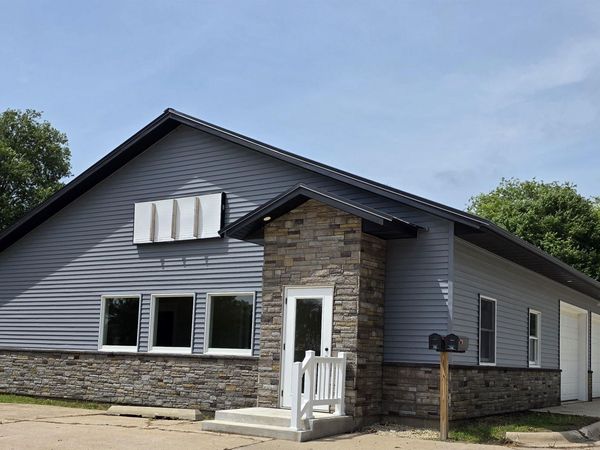 712 E Main Street, New Hampton, IA 50659