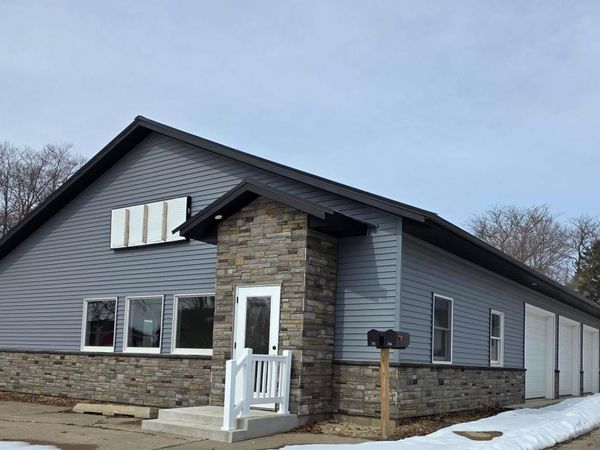 712 E Main Street, New Hampton, IA 50659