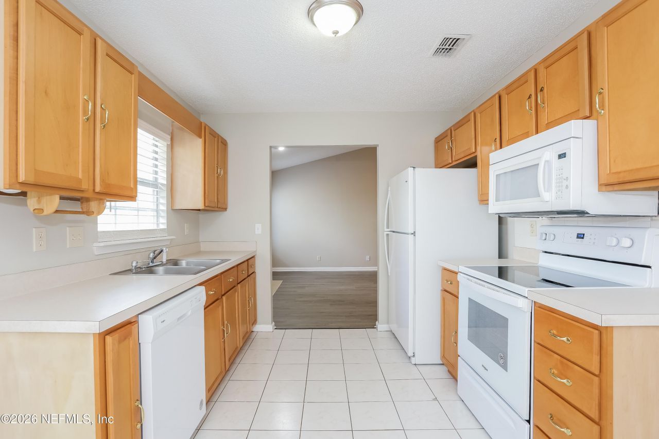 12635 Ashglen Drive N, Jacksonville, FL 32224 Photo