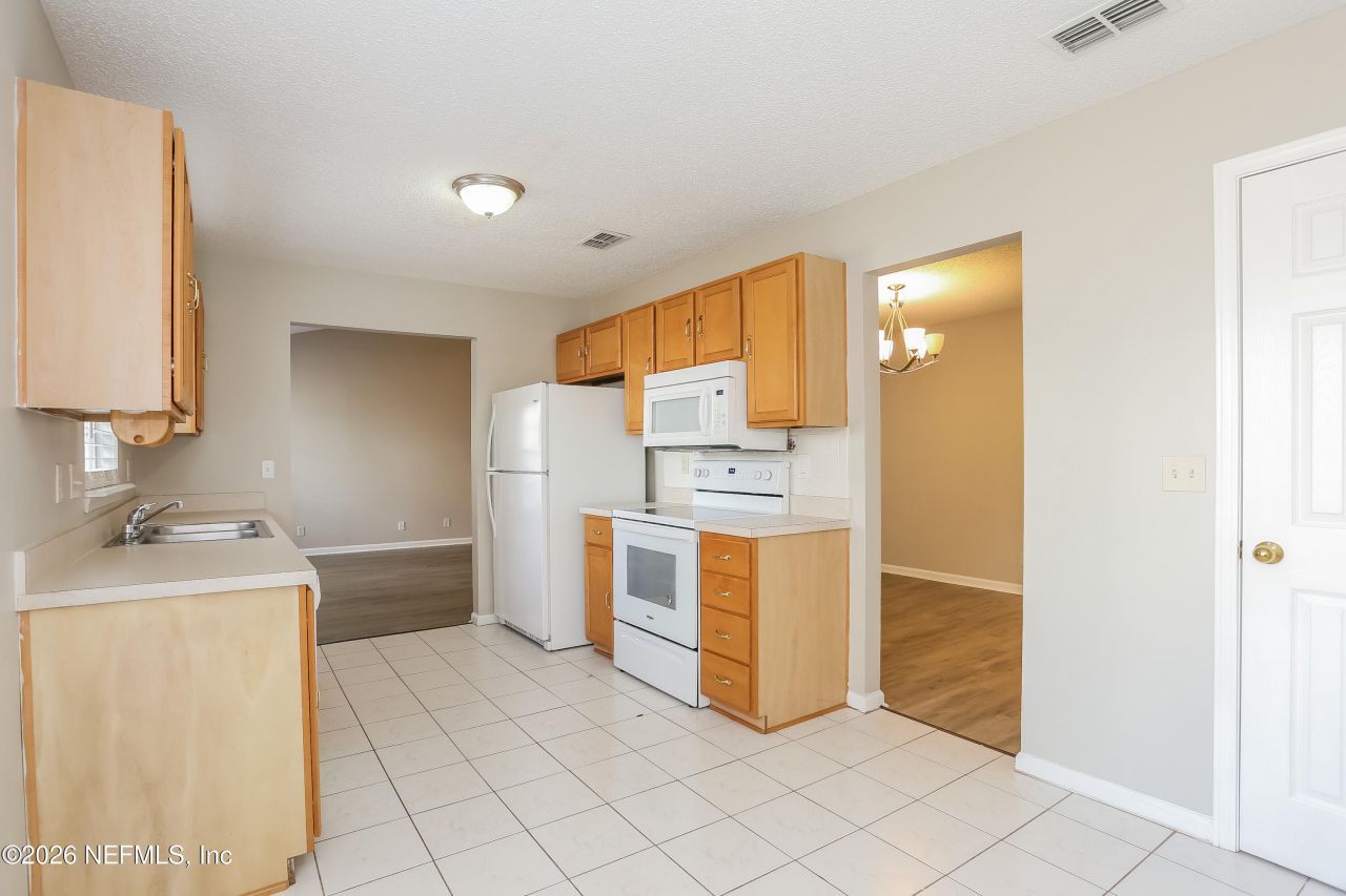 12635 Ashglen Drive N, Jacksonville, FL 32224 Photo