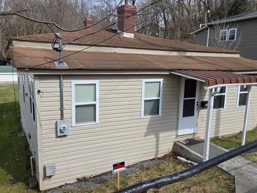 203 PINEY AVENUE, BECKLEY, WV 25801