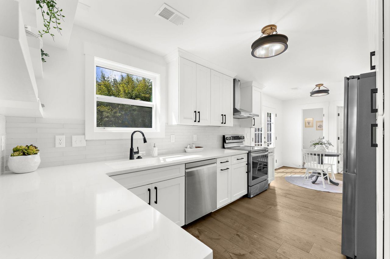 1483 Diamond Boulevard Photo 15