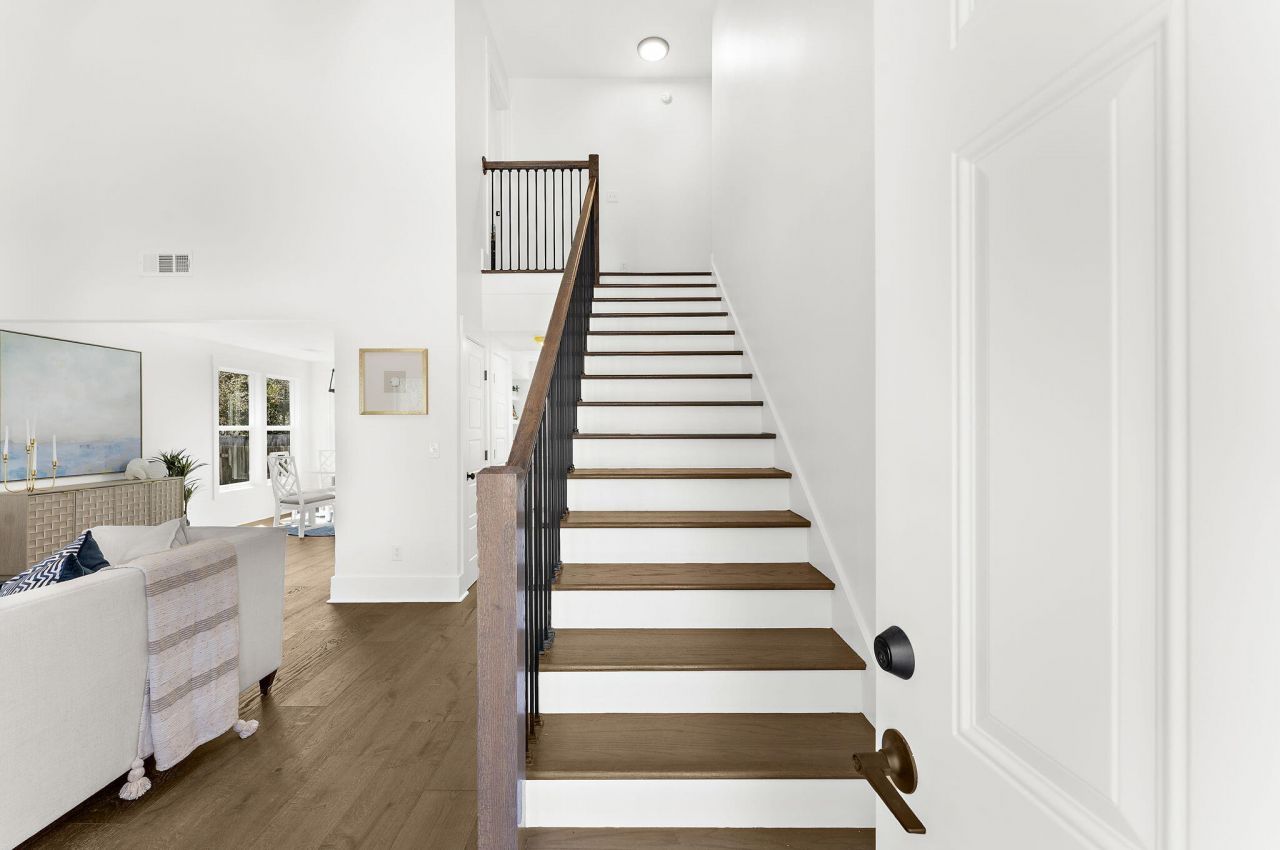 1483 Diamond Boulevard Photo 3