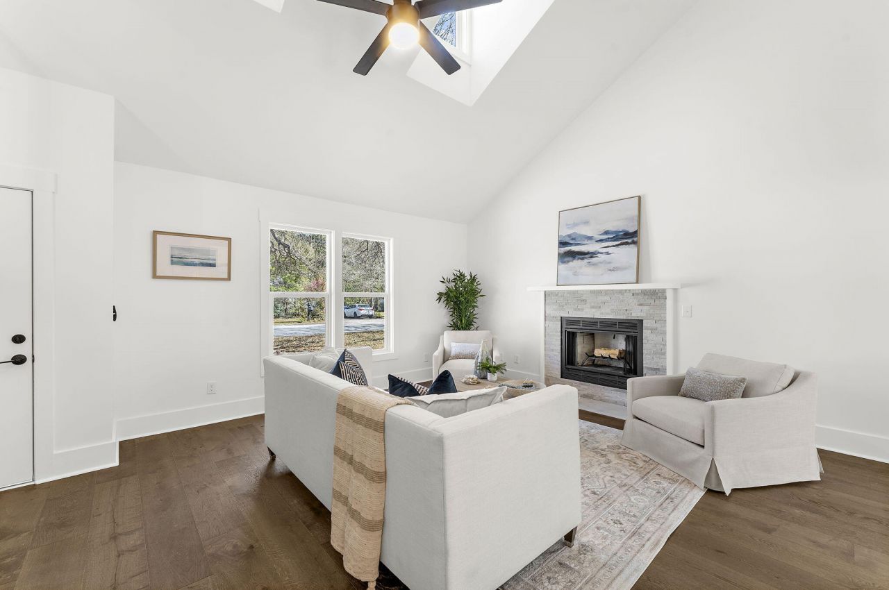 1483 Diamond Boulevard Photo 6