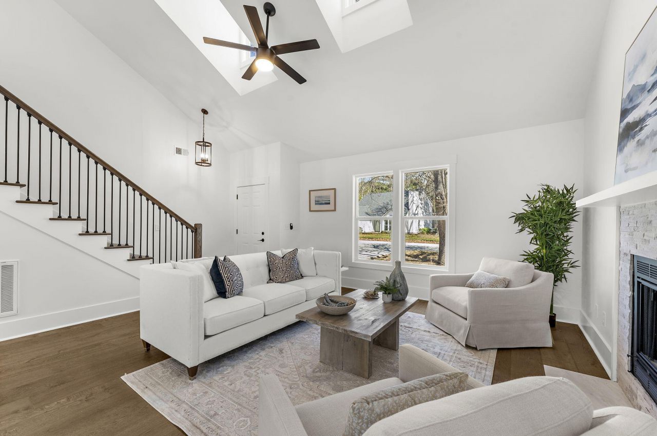 1483 Diamond Boulevard Photo 9