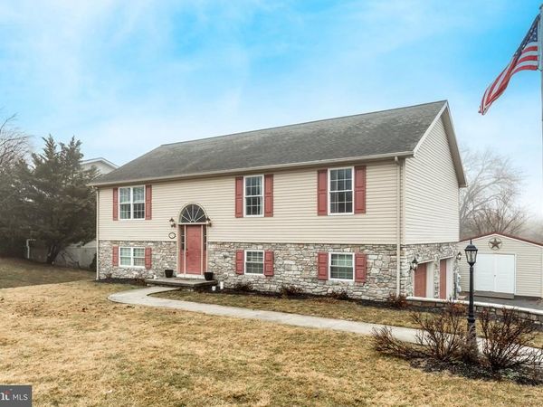 15379 SUMMIT FARM DRIVE, BLUE RIDGE SUMMIT, PA 17214