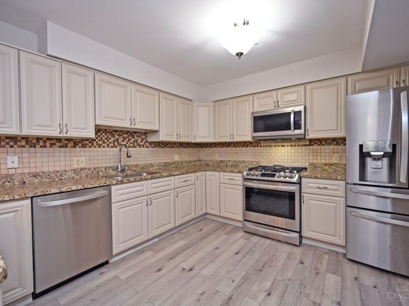 39 Rolling Hills Court, Wyoming, OH 45215 Photo 11