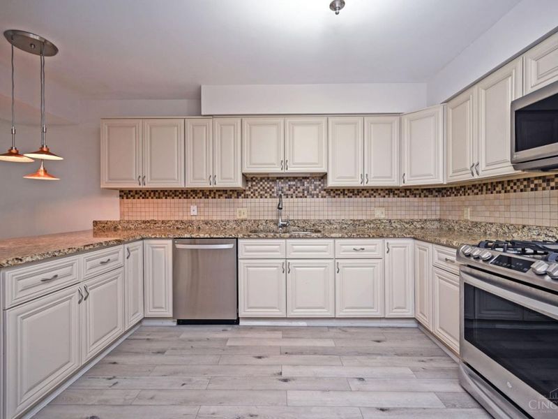 39 Rolling Hills Court, Wyoming, OH 45215 Photo 12