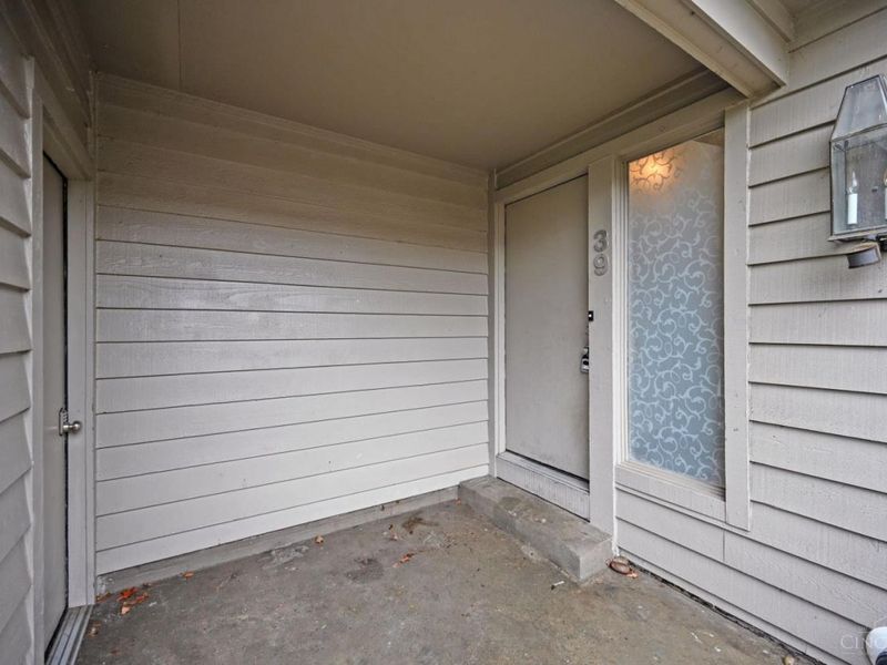 39 Rolling Hills Court, Wyoming, OH 45215 Photo 2