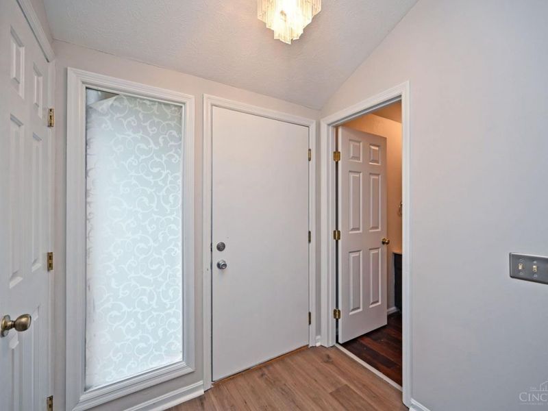 39 Rolling Hills Court, Wyoming, OH 45215 Photo 3