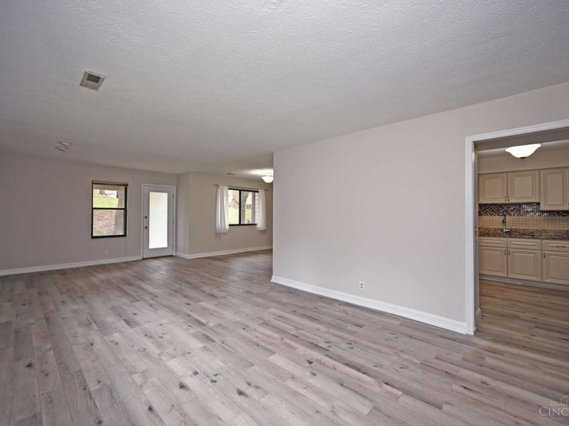 39 Rolling Hills Court, Wyoming, OH 45215 Photo 6