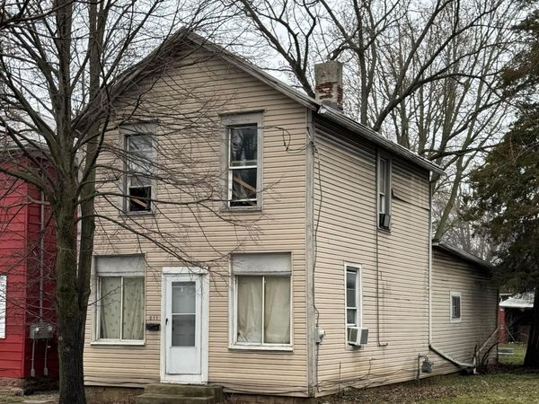211 E Central Avenue , Delaware, OH 43015
