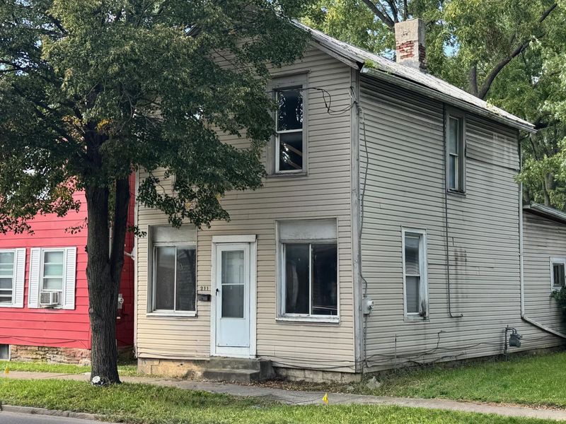 211 E Central Avenue, Delaware, OH 43015 Photo 1