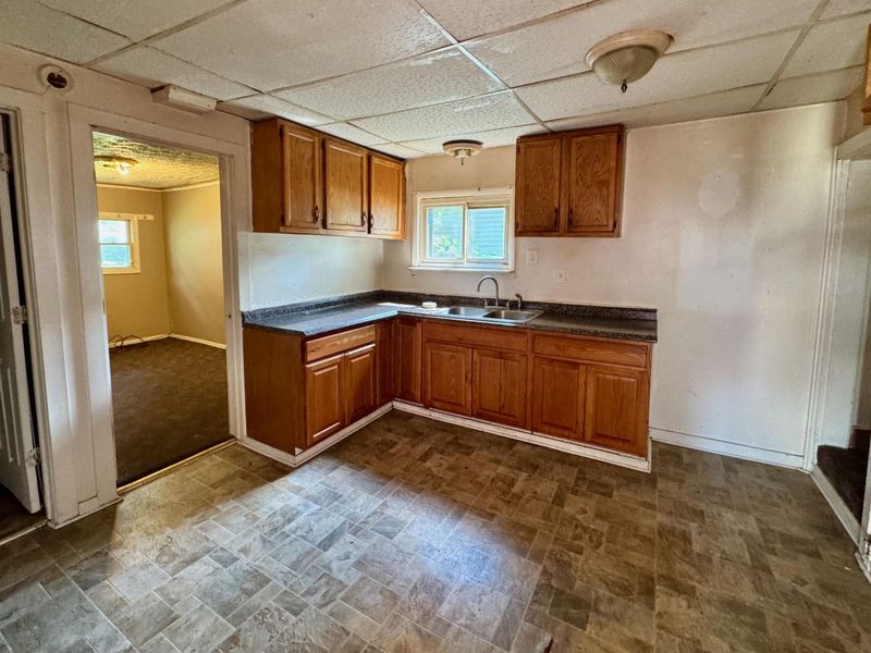 211 E Central Avenue, Delaware, OH 43015 Photo 2