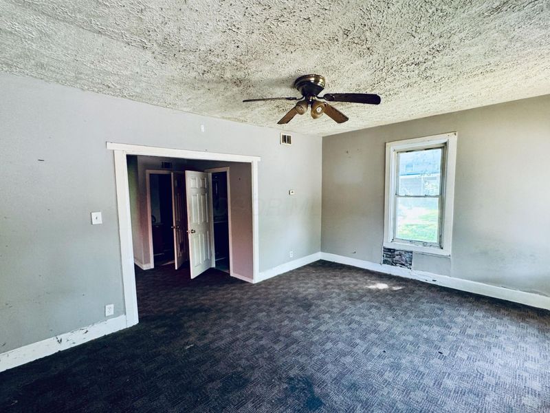 211 E Central Avenue, Delaware, OH 43015 Photo 4