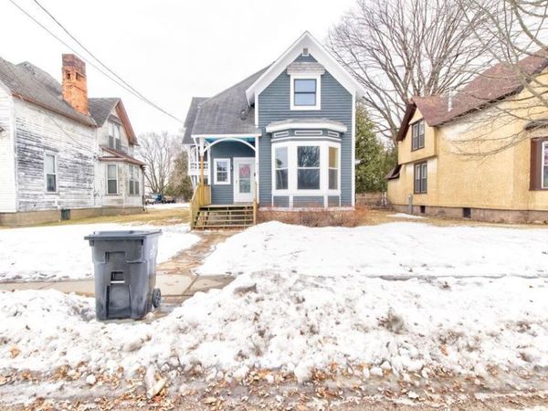 813 6TH AVENUE, Menominee, MI 49858