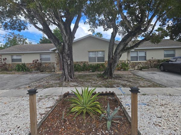 296 Alemeda Dr, Palm Springs, FL 33461