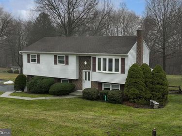310 DORWART CIRCLE, ETTERS, PA 17319