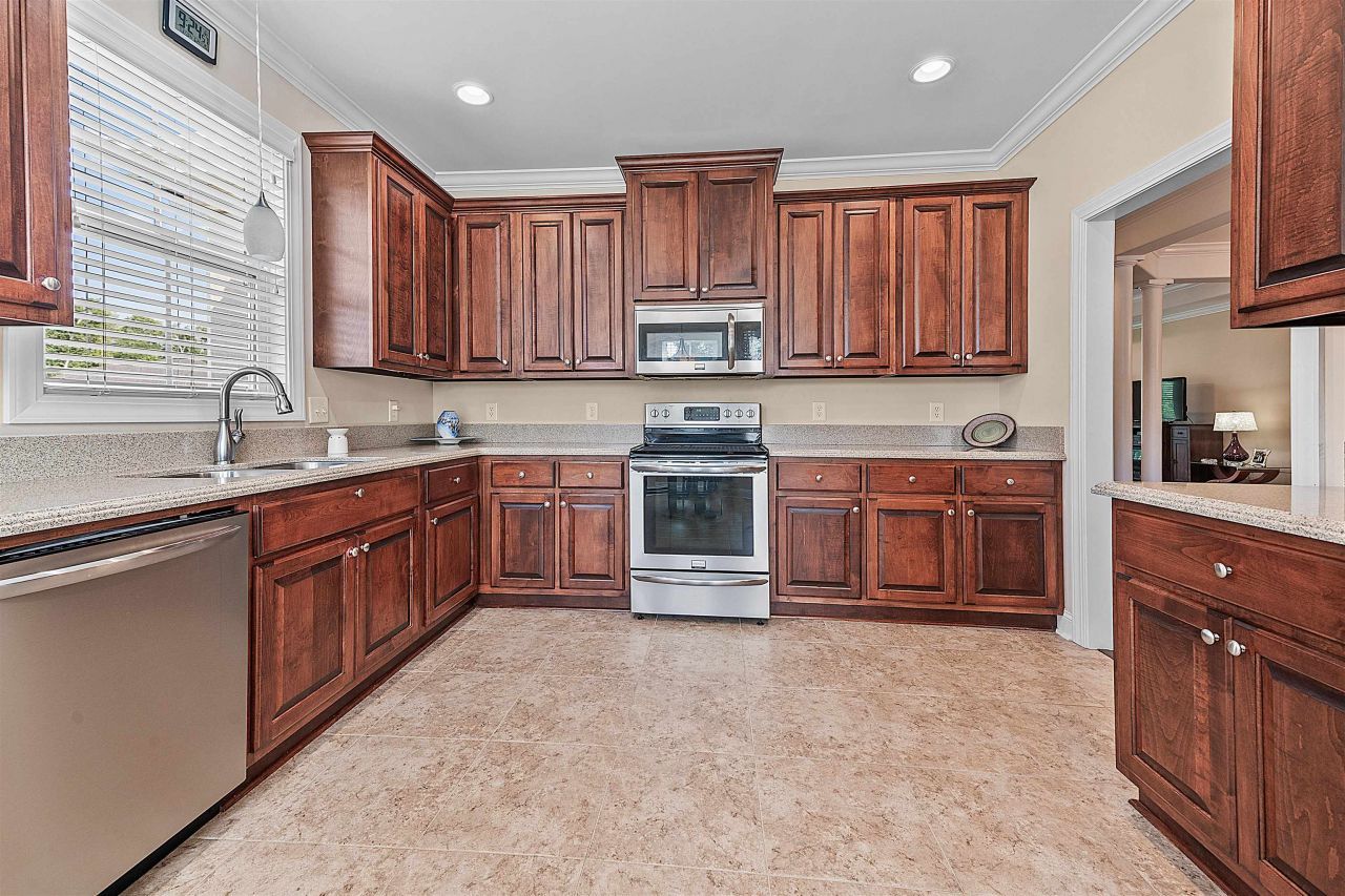 668 Barona Dr. Photo 4