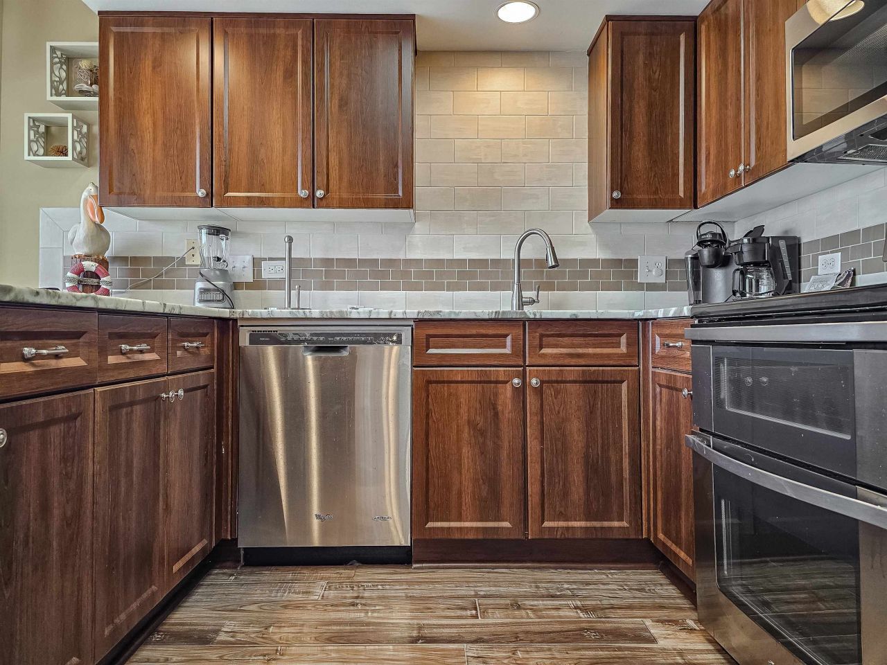 8560 Queensway Blvd.  Photo 13