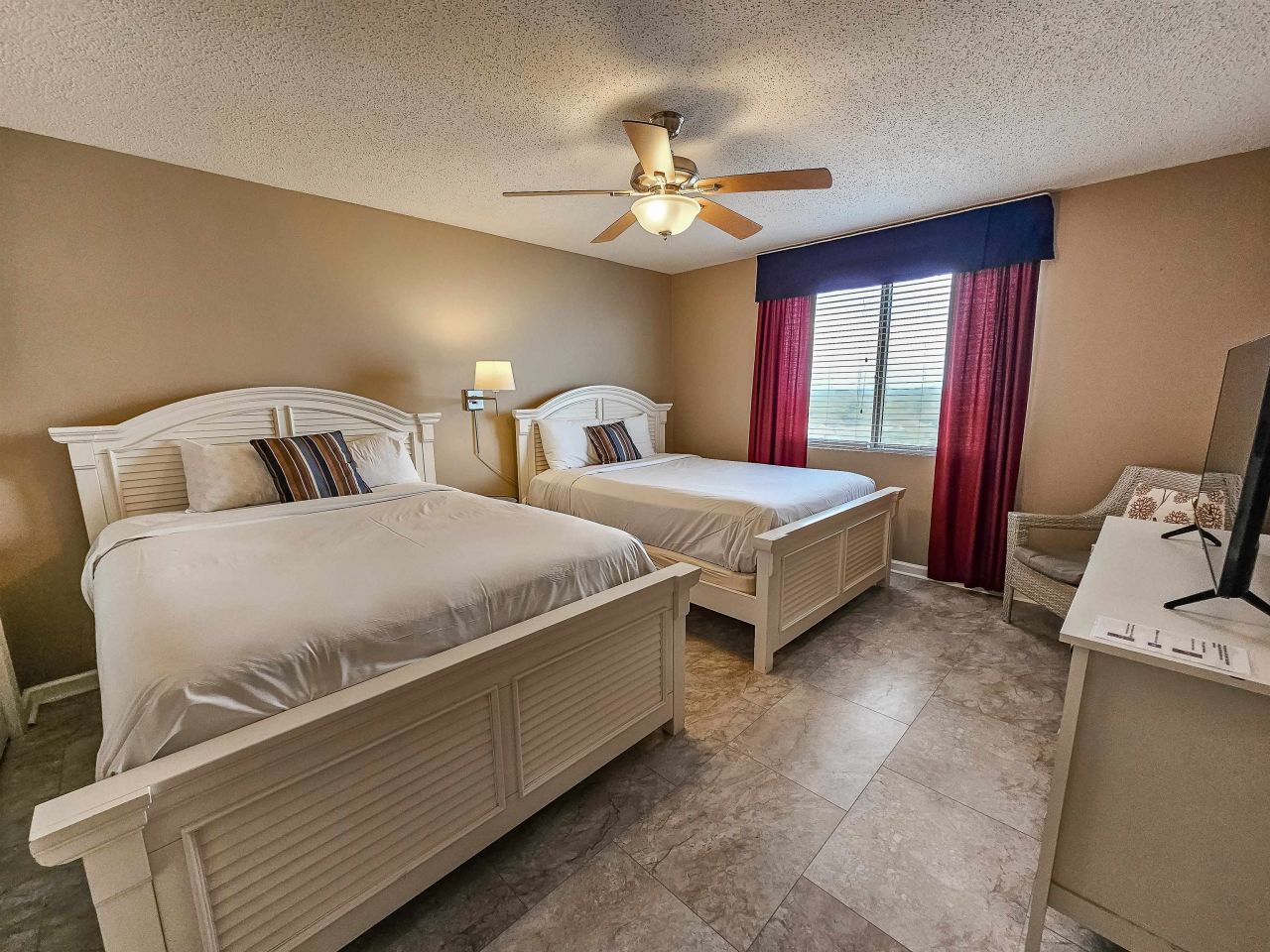 8560 Queensway Blvd.  Photo 29