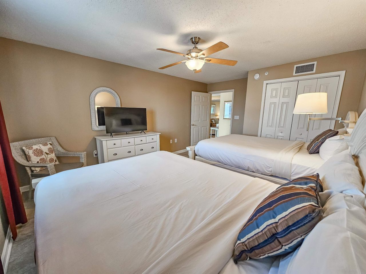 8560 Queensway Blvd.  Photo 31