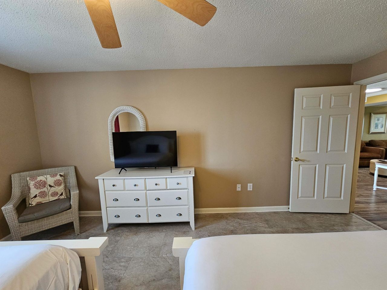 8560 Queensway Blvd.  Photo 32