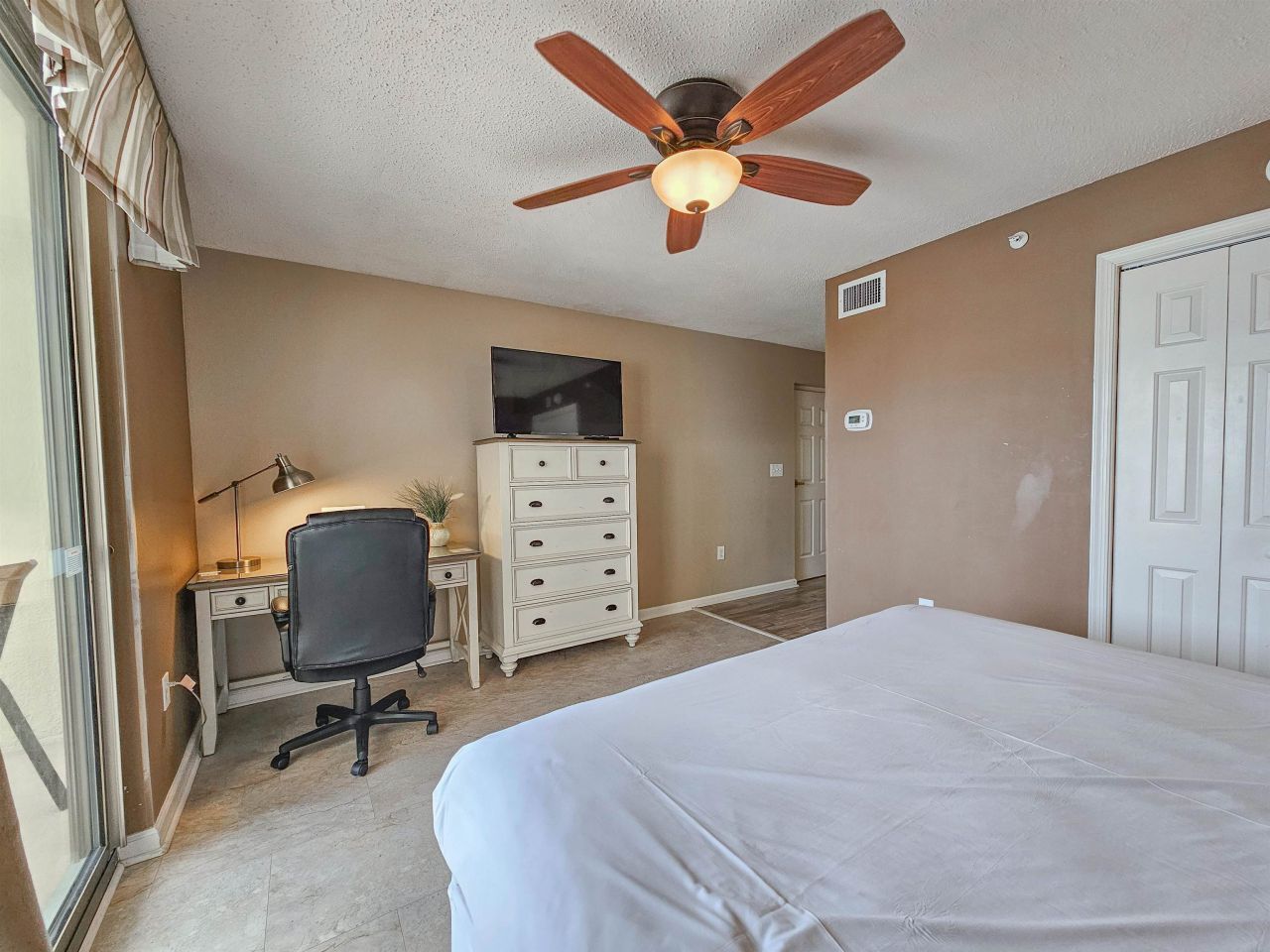 8560 Queensway Blvd.  Photo 36