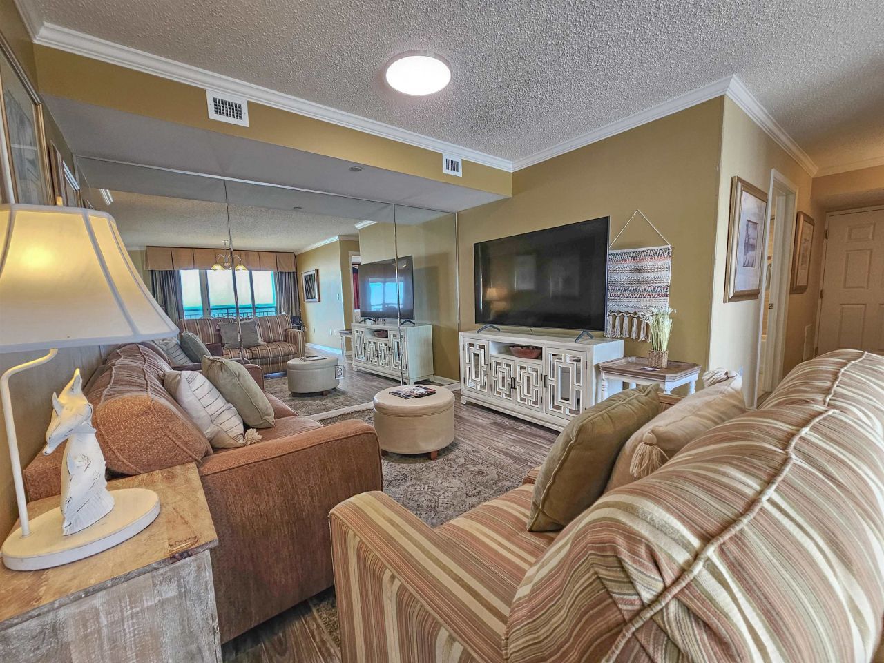 8560 Queensway Blvd.  Photo 5