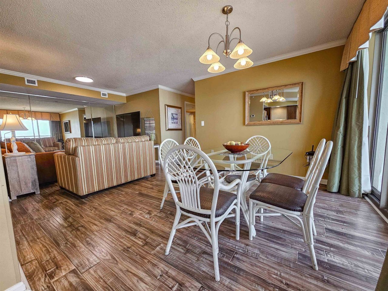 8560 Queensway Blvd.  Photo 8