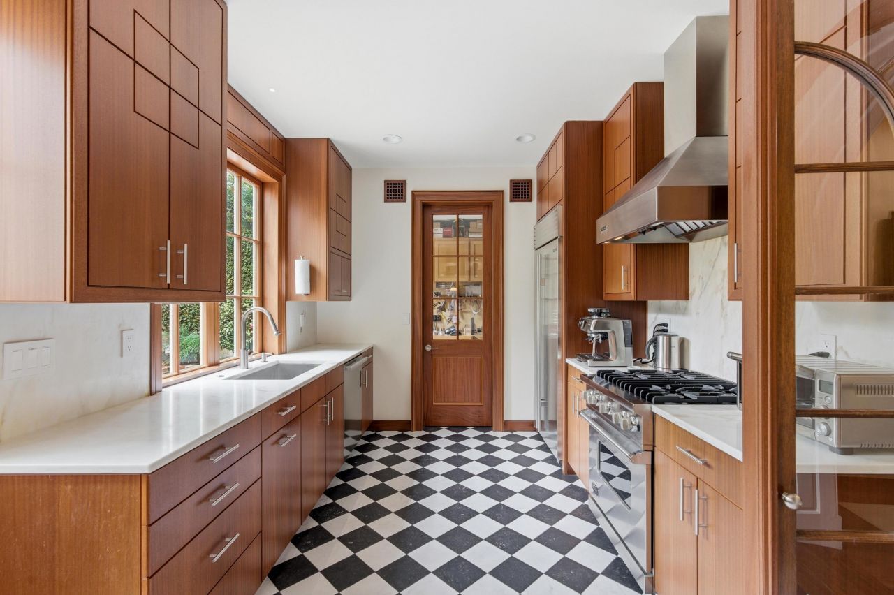 73 Church Street Photo 10