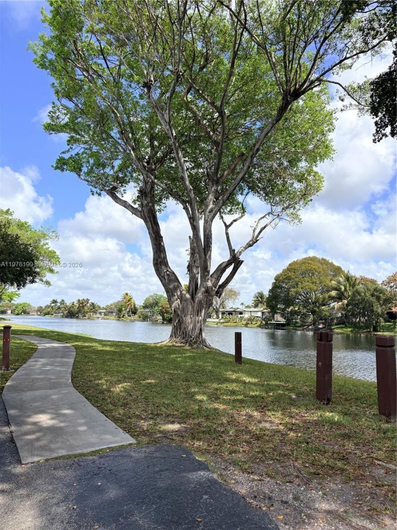 1701 NW 96th Ter , Unit 1E, Pembroke Pines, FL 33024 Photo
