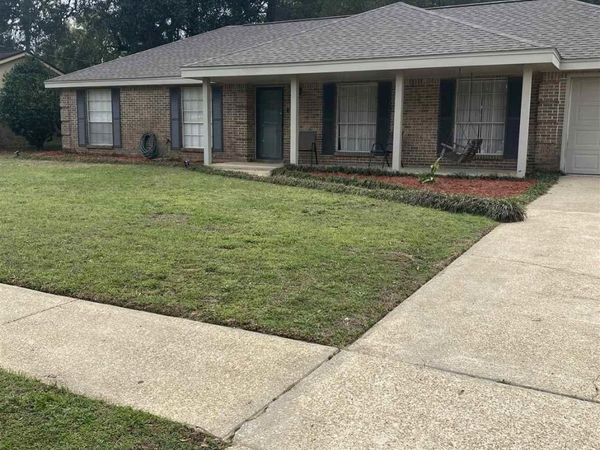 4111 Capri Dr, Pensacola, FL 32504