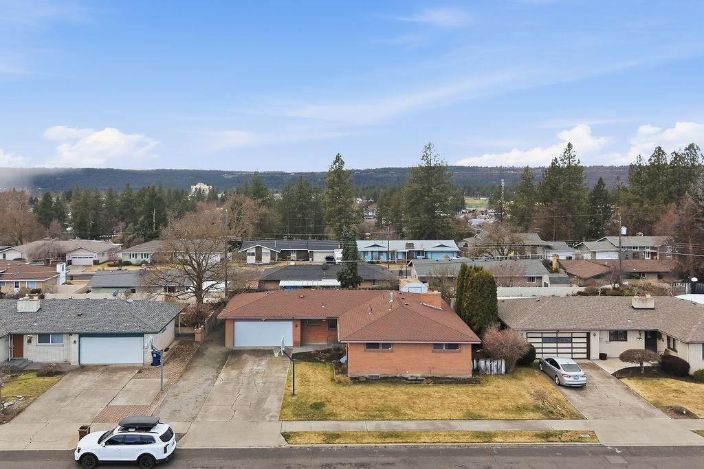 5827 N Fleming St, Spokane, WA 99205 Main Photo