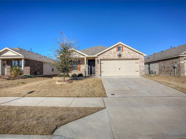 404 Falling Star Drive, Fort Worth, TX 76052