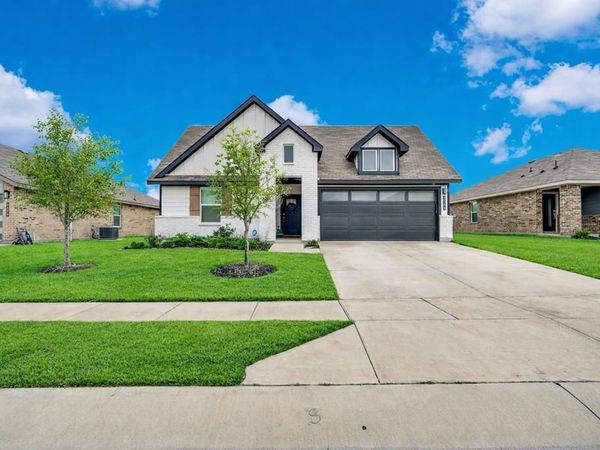 1520 Forest Park Drive, Alvarado, TX 76009