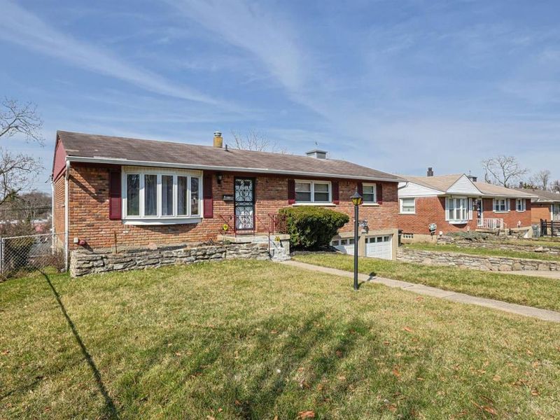 6045 Tahiti Drive, Cincinnati, OH 45224 Photo 2