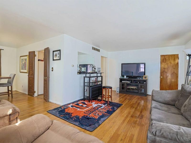 6045 Tahiti Drive, Cincinnati, OH 45224 Photo 7